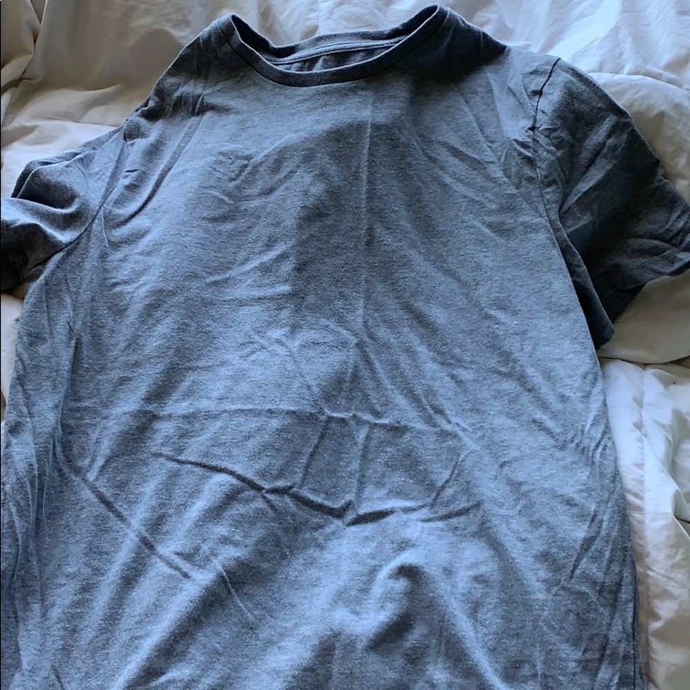 grey tshirt